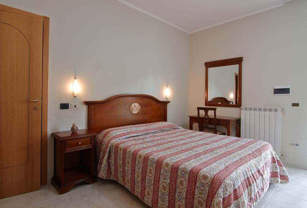 Albergo Villa Bianca San Giovanni Rotondo Oda fotoğraf